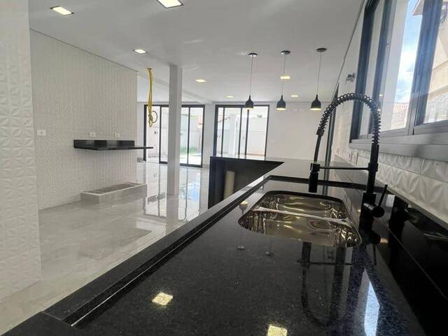 Casa para Venda em Santana de Parnaíba - 5