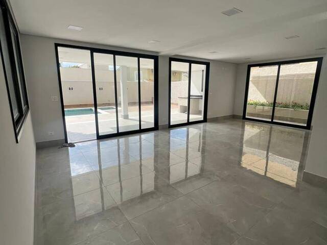 Casa para Venda em Santana de Parnaíba - 3
