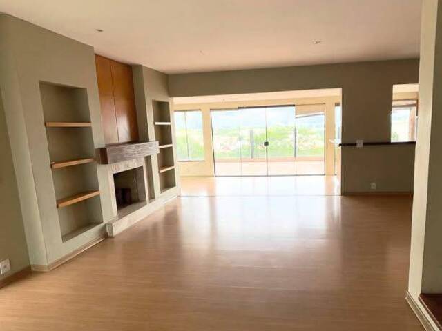 Casa para Venda em Santana de Parnaíba - 4