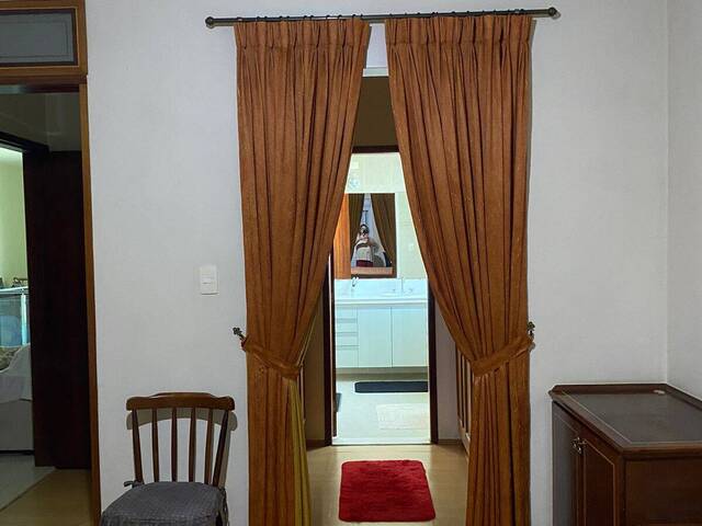 Casa para Venda em Santana de Parnaíba - 5