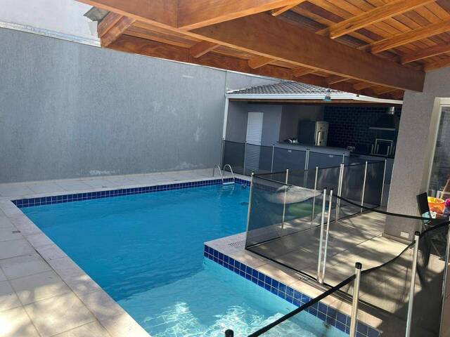 #220 - Casa para Venda em Santana de Parnaíba - SP